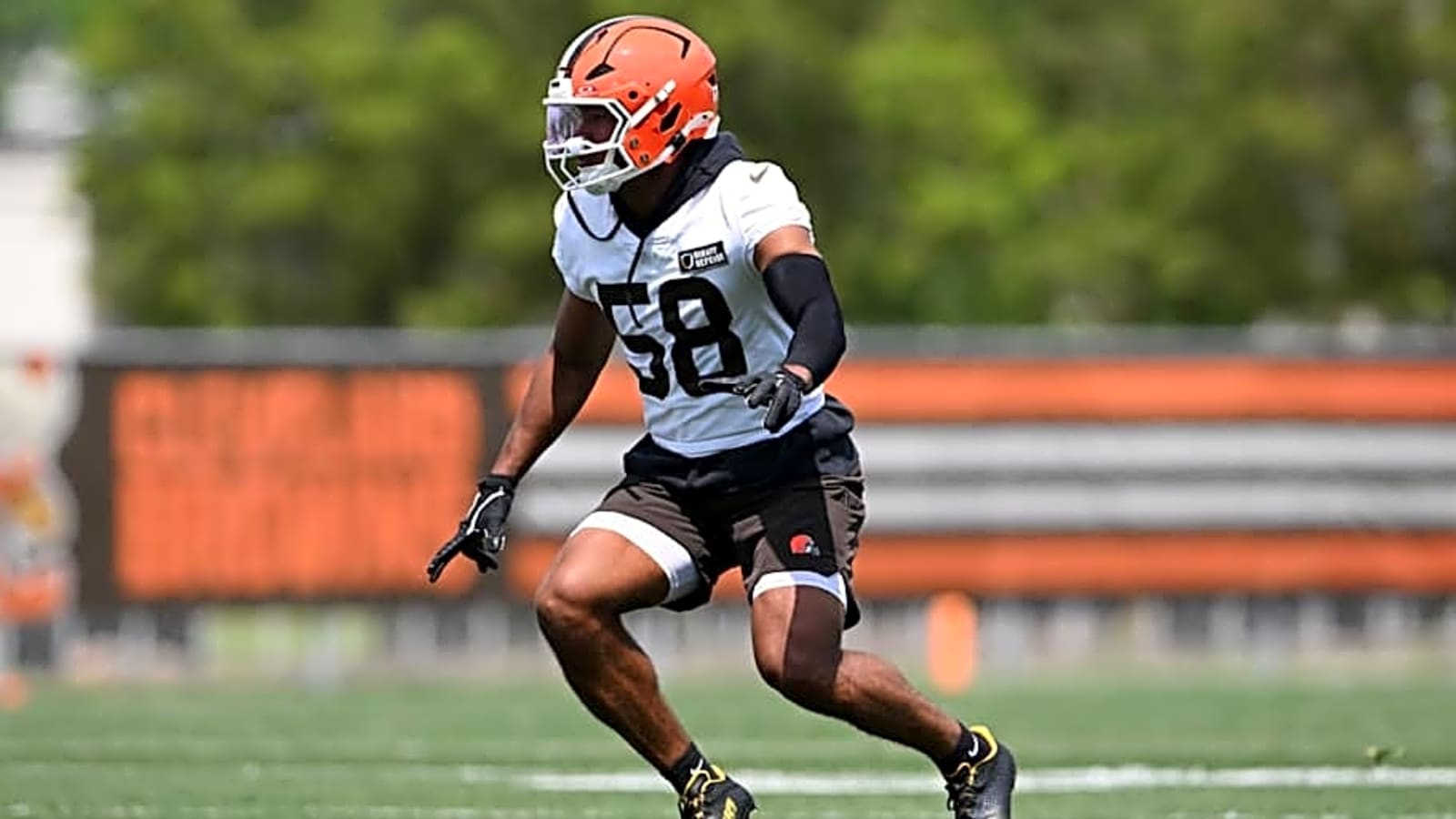 3 linebackers Browns could target after Jordan Hicks’ retirement