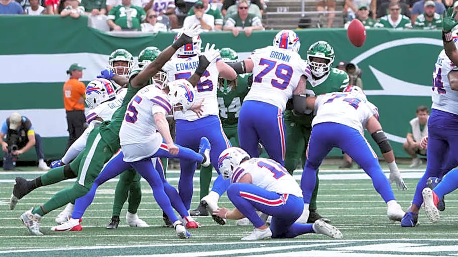 Matt Prater turning Bills' $20 million kicker into modern-day Wally Pipp