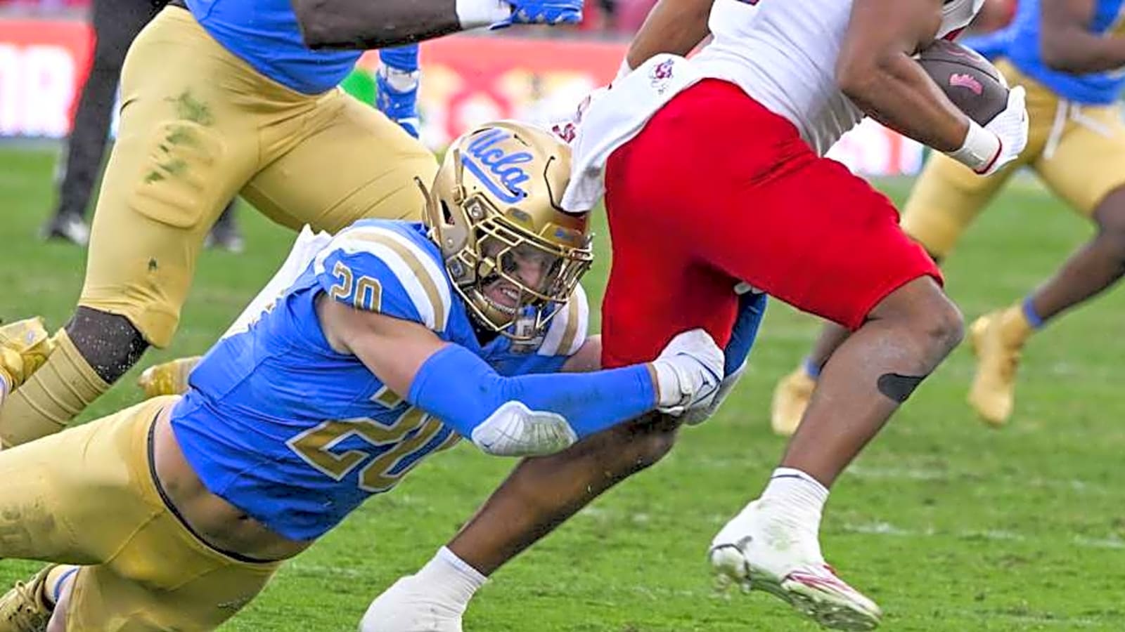 What is UCLA Getting In 3-Star DE David Schwerzel?