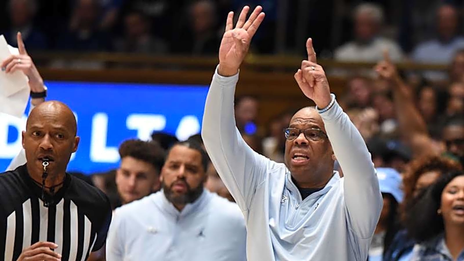 Hubert Davis’ Tar Heels Form Camaraderie 