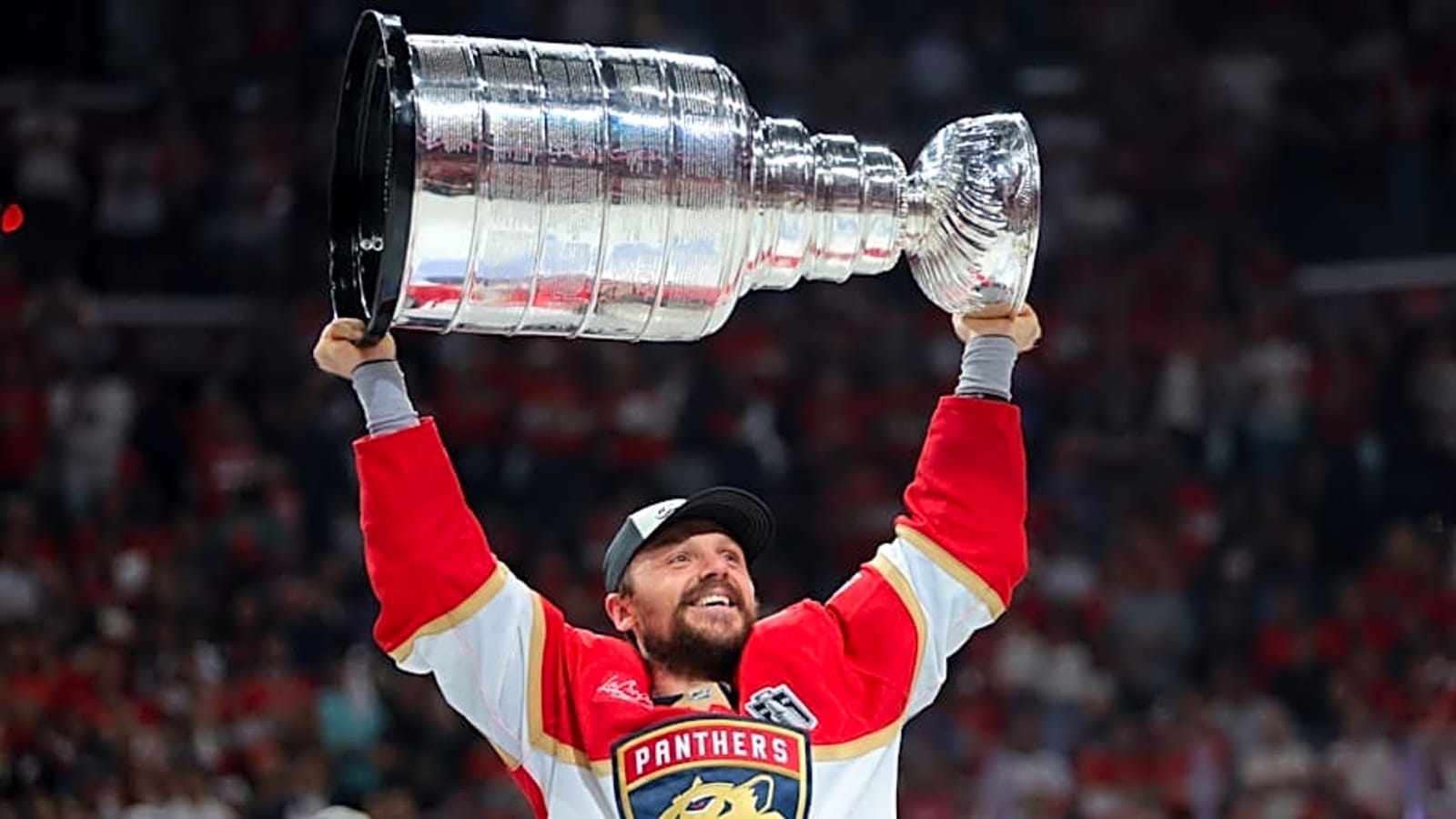 Panthers Winger Wants to Finish Career With Team