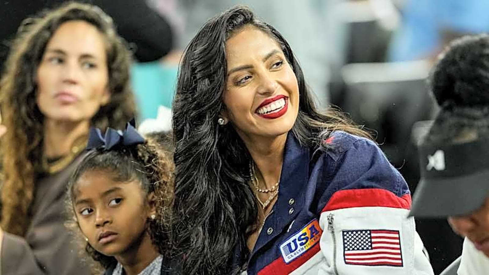  Vanessa Bryant, LA Hall of Famers Share Touching Kobe Birthday Tributes