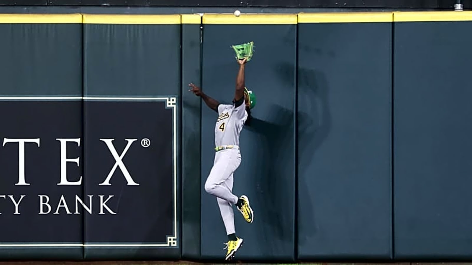 A&#39;s Lawrence Butler With the Most Nonchalant Home Run Robbery You&#39;ll See