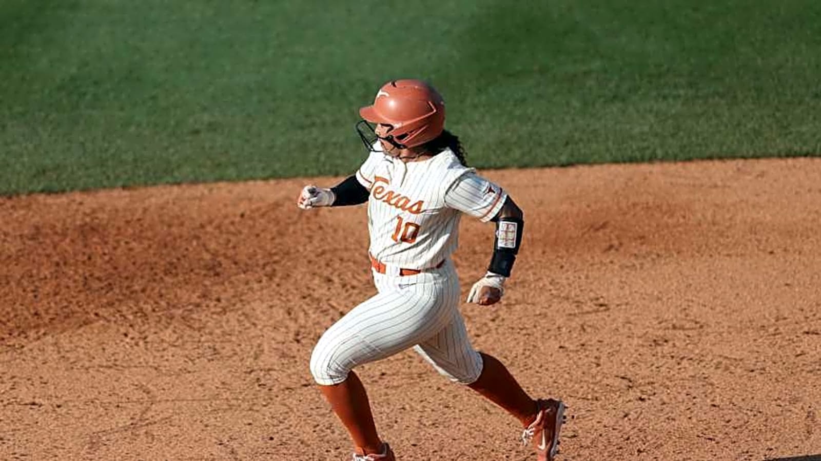 Texas Longhorns Escape With Walk-Off Win vs. Ole Miss at SEC Tournament