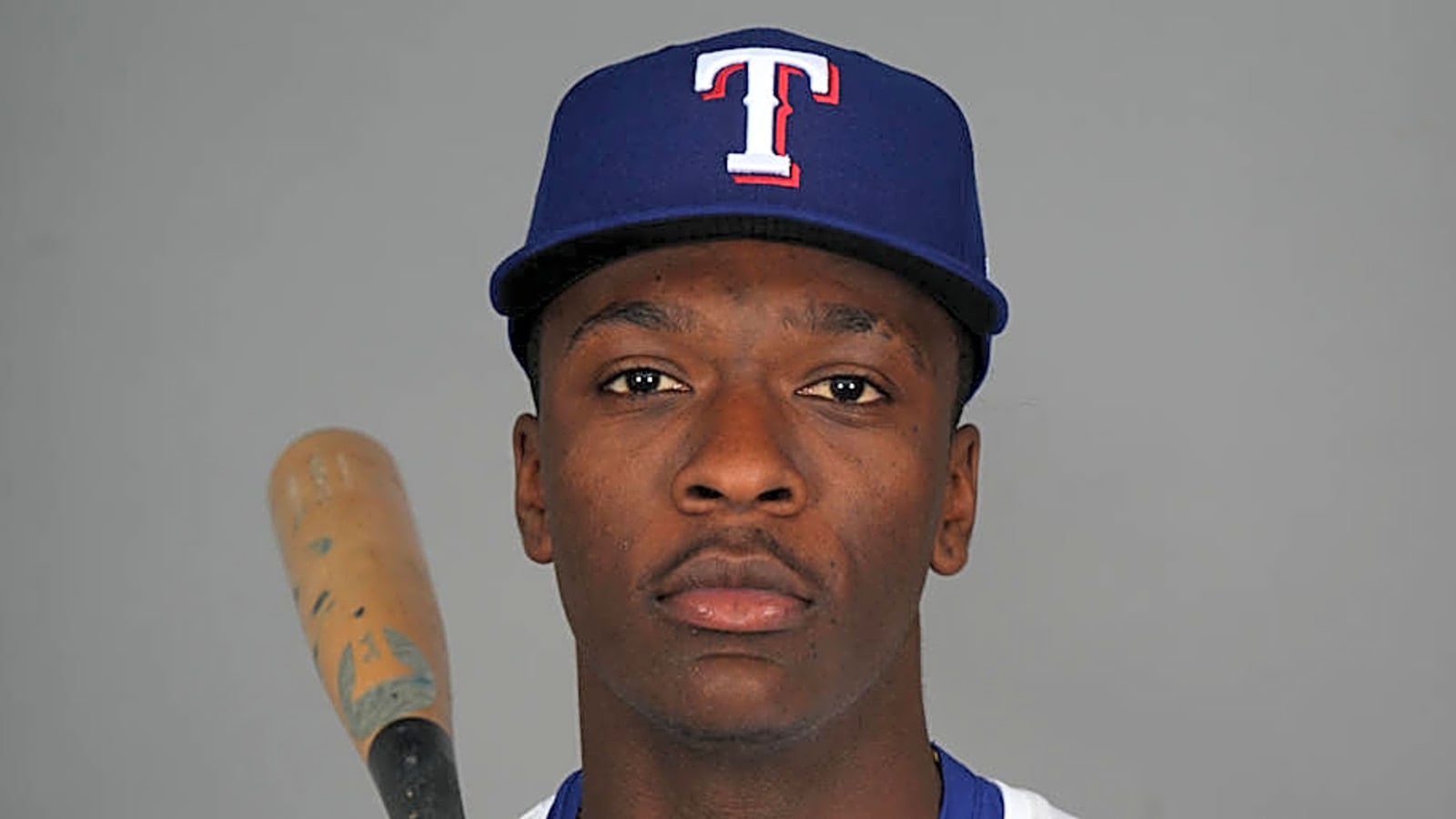 Texas Rangers&#39; Sebastian Walcott Shines in MLB Pipeline Prospect Showcase