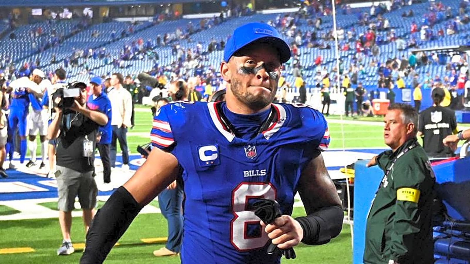 Terrel Bernard Aces Early Evaluation by Bills' New Defensive Coordinator Jim Leonhard