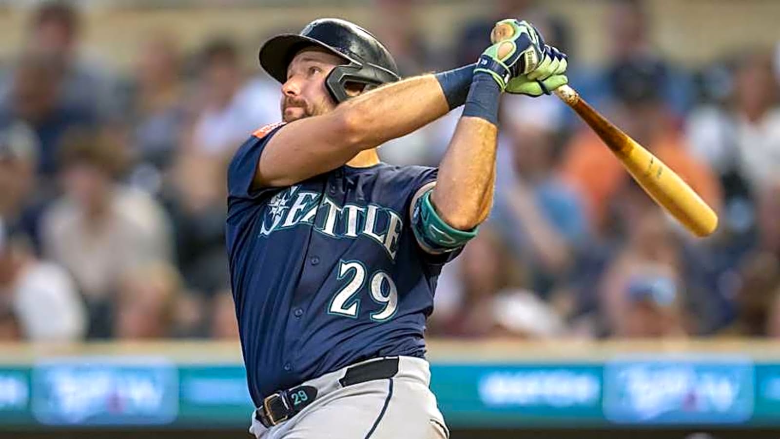 Seattle Mariners Catcher Cal Raleigh Receives MVP Chants in Rival City