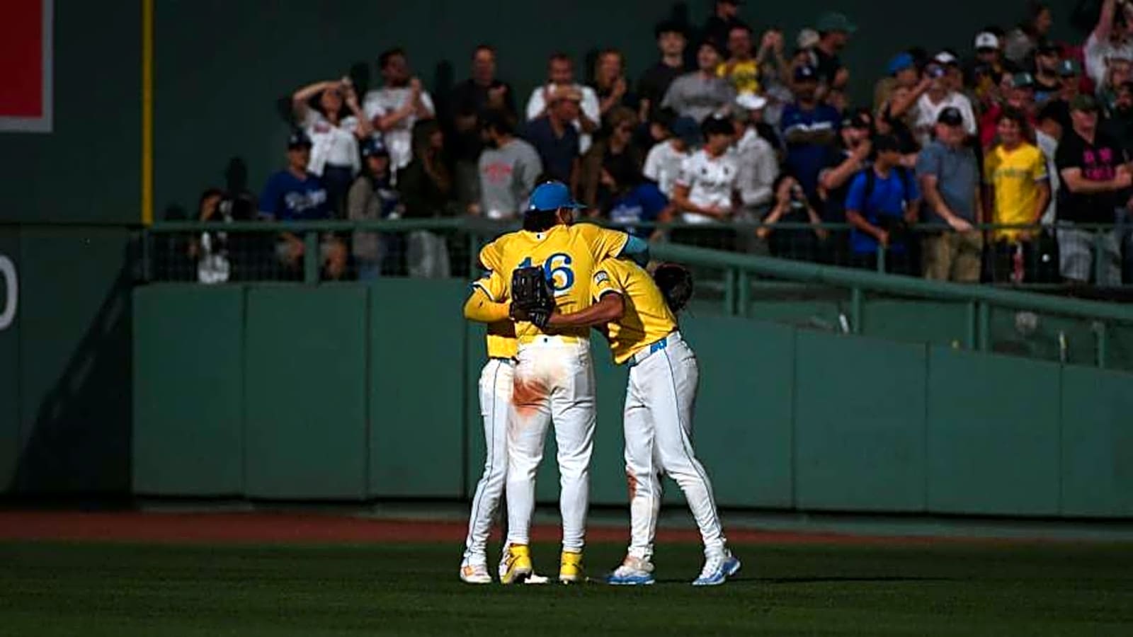 Red Sox Insider Thinks Fan-Favorite Is Staying In Boston