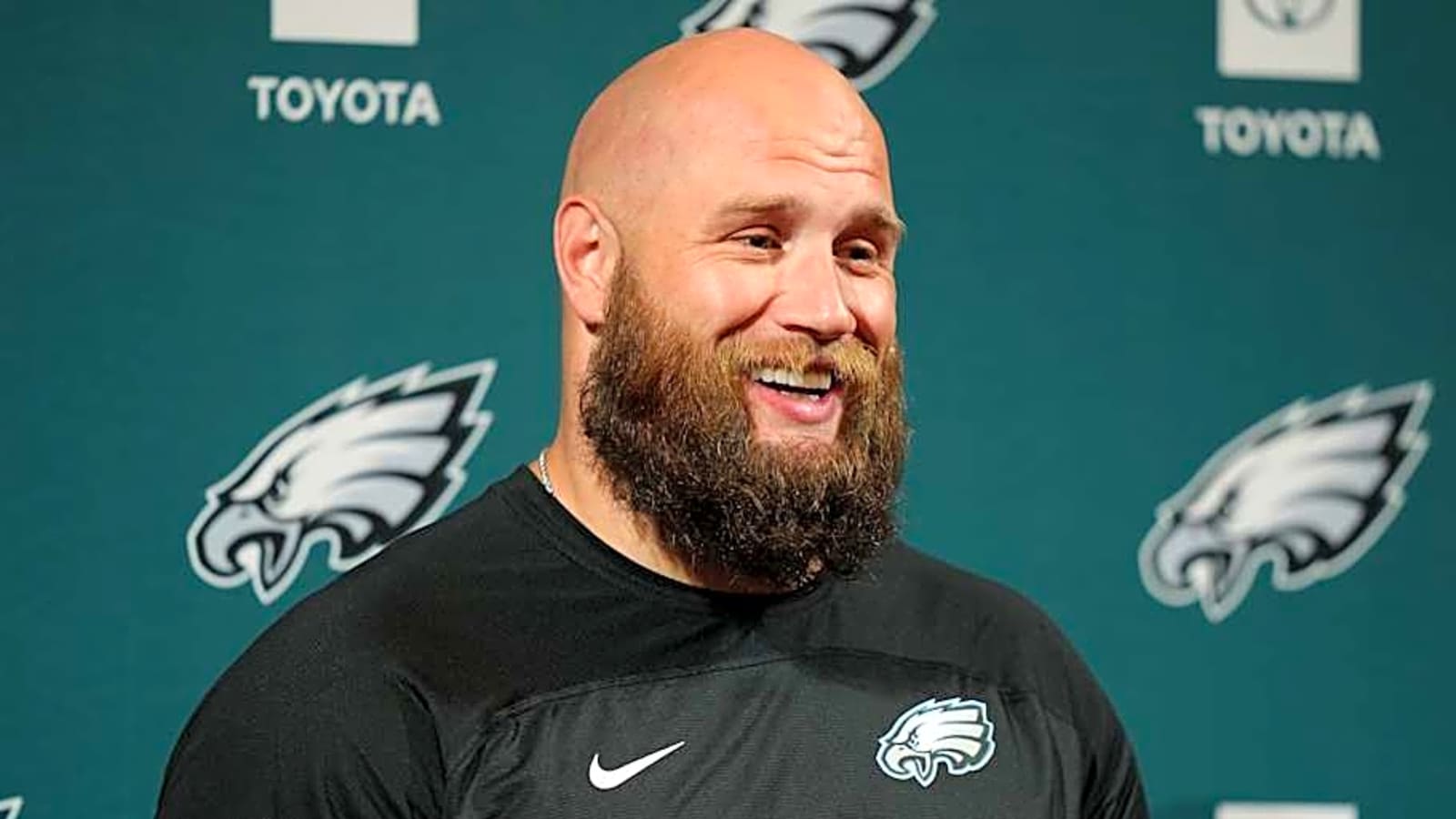 How One Eagles&#39; All-Pro Has Helped His Peers