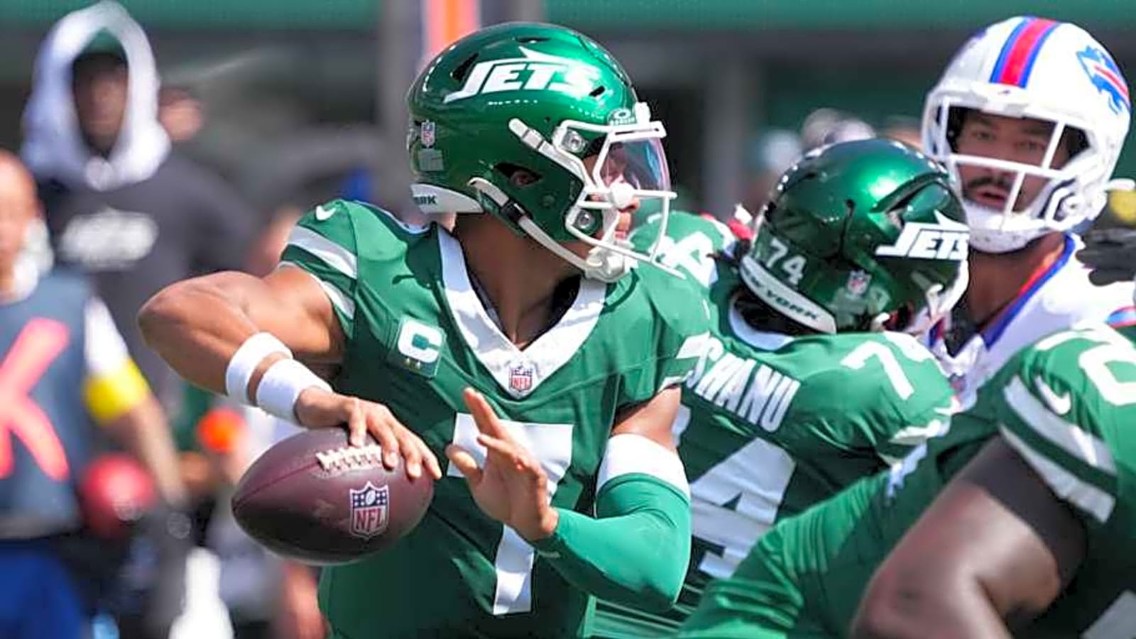 Jets&#39; Justin Fields Isn&#39;t Going To The Bench: Insider