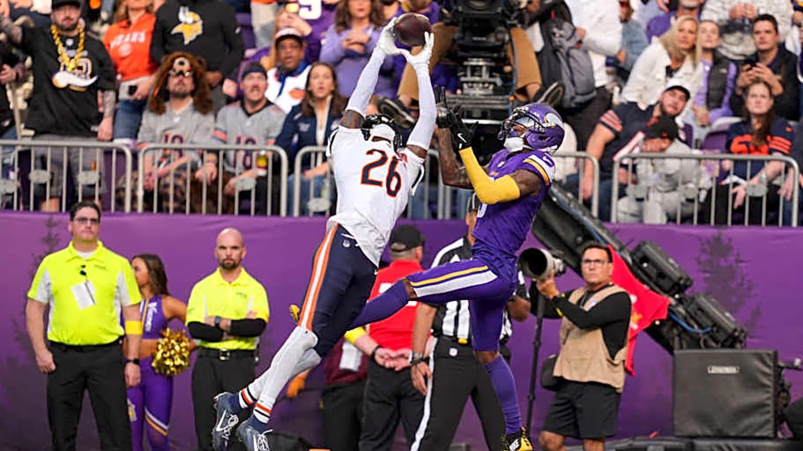 Nahshon Wright's emotional interception inspires Bears defense