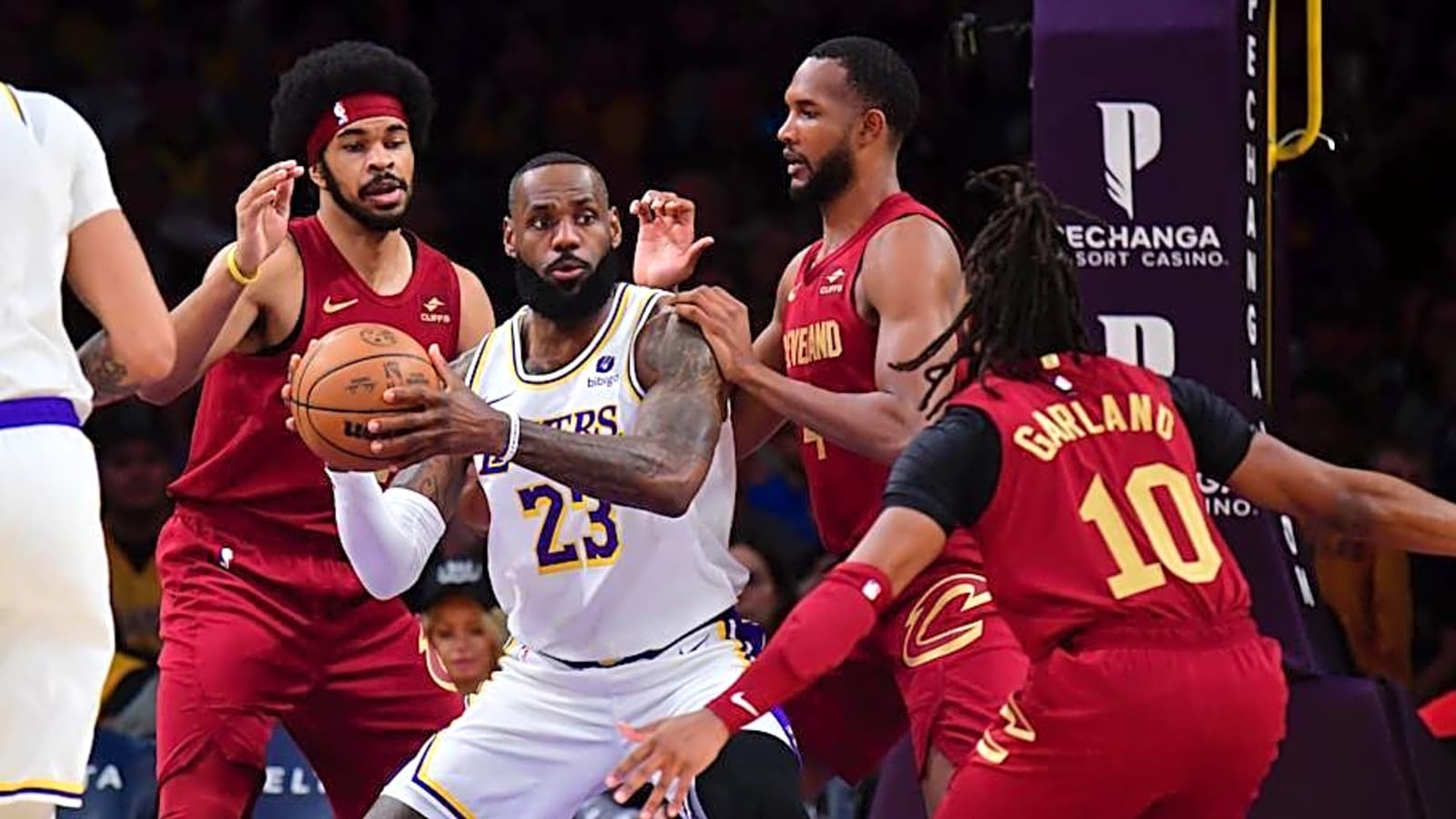  NBA Insider Provides Massive Update on LeBron James to Cavs Trade