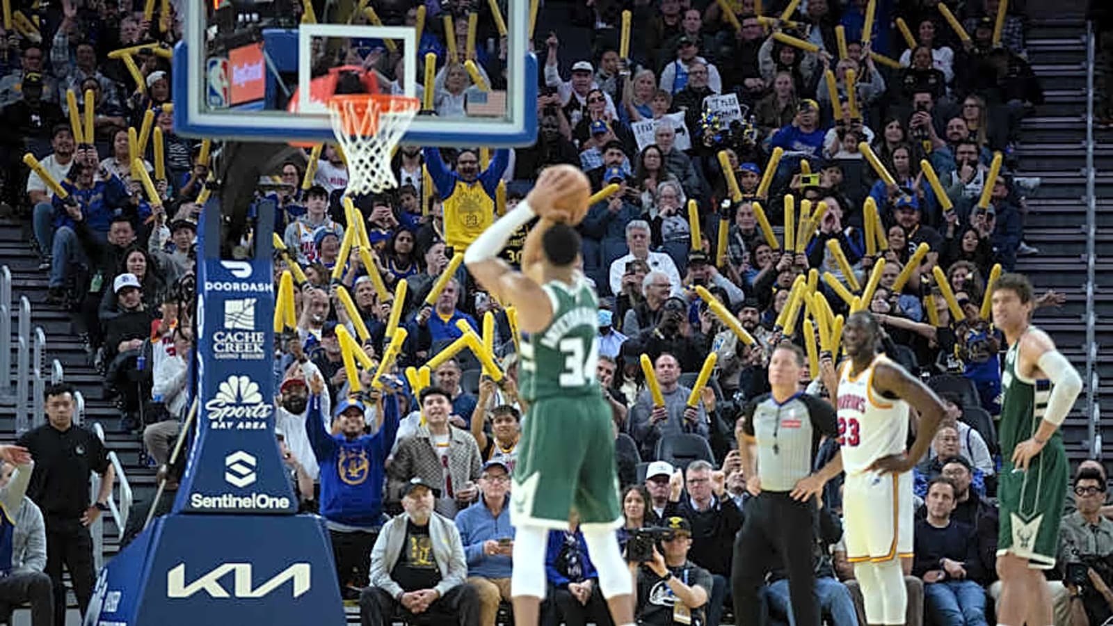 Bucks Rumors: Insider Provides Major Update on Giannis Antetokounmpo to Warriors Trade