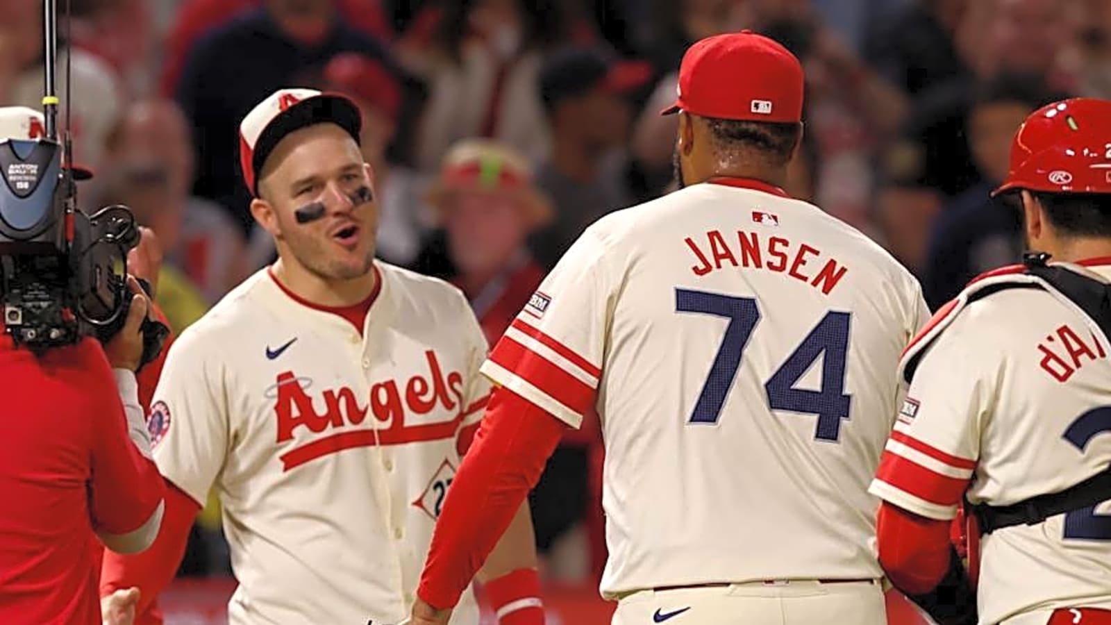 MLB Insider Says 2 Angels All-Stars Will Attract Tons of Interest at Trade Deadline