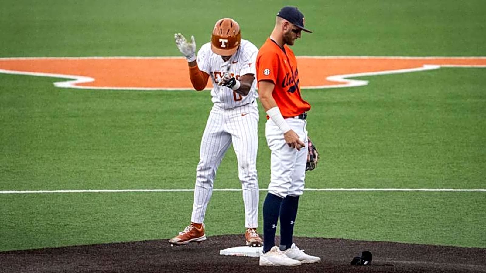 Longhorns Notebook: No. 1 Texas Handles No. 8 Auburn for Fourth SEC Sweep