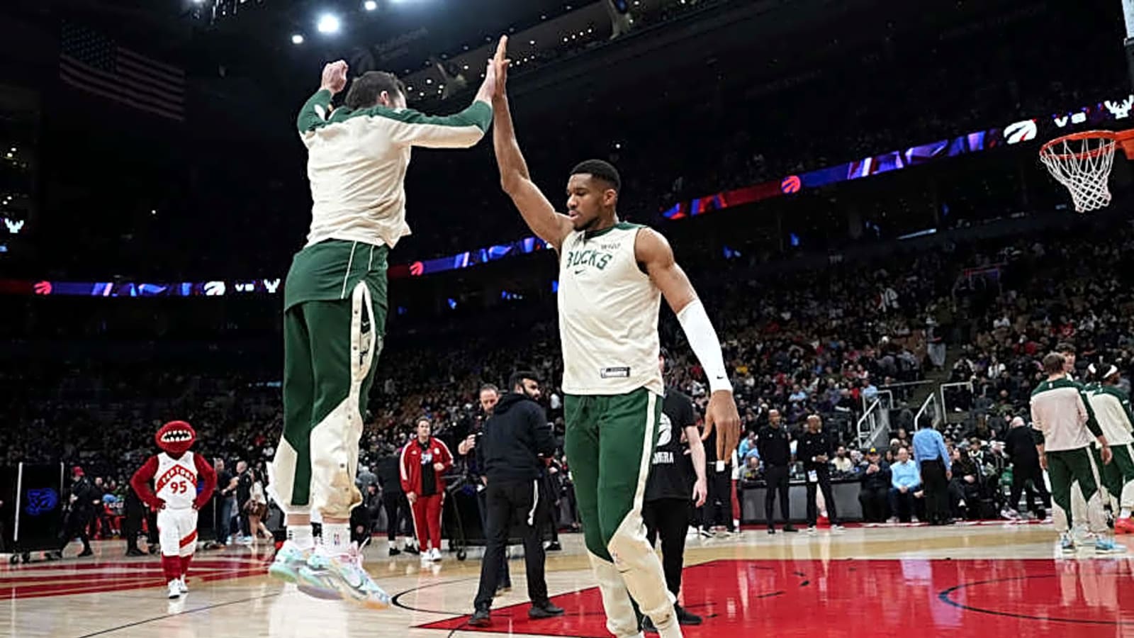 Bucks&#39; Giannis Antetokounmpo Has Mutual Interest With Surprising Rival: Report