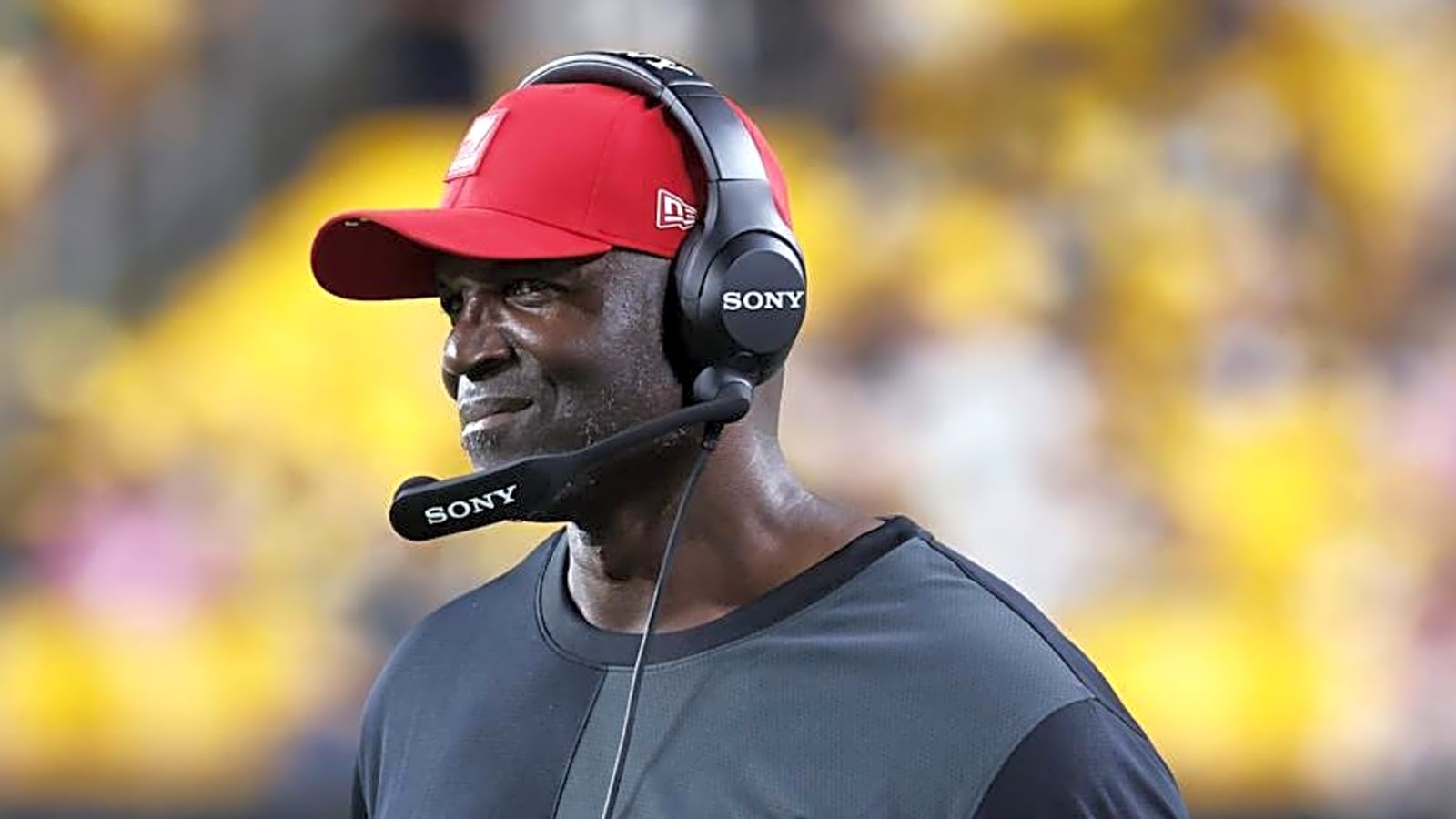 Who will Buccaneers play at right guard vs. Lions?