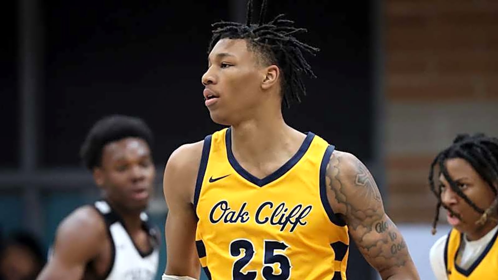 Bruins Throw Offer at 4-Star C Davion Adkins