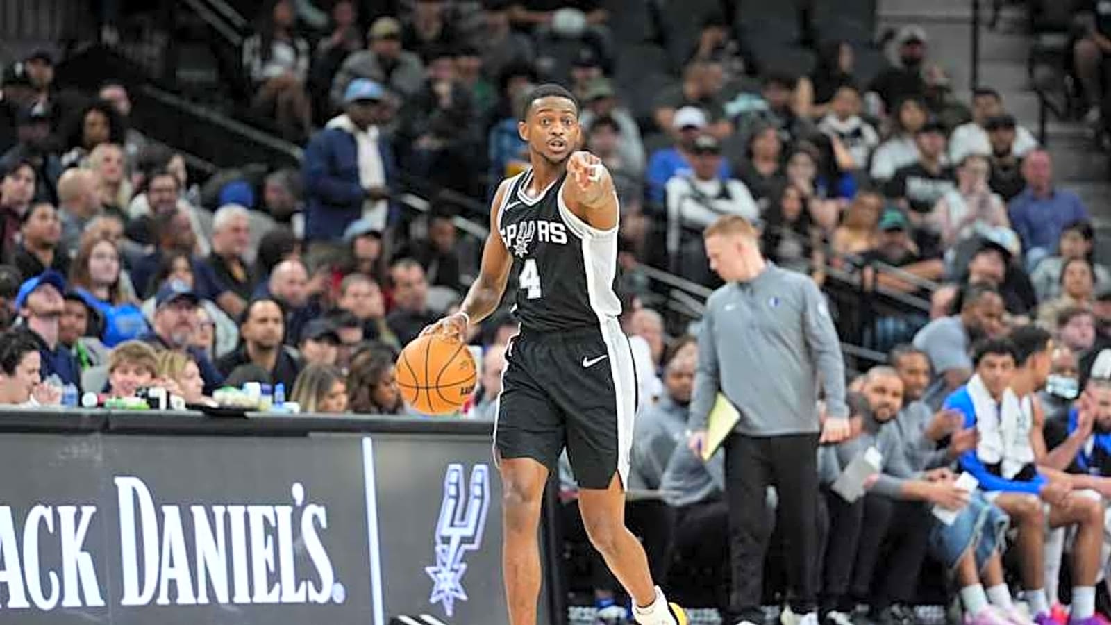 NBA Insider Cautions Spurs Ahead Of De&#39;Aaron Fox Contract Extension