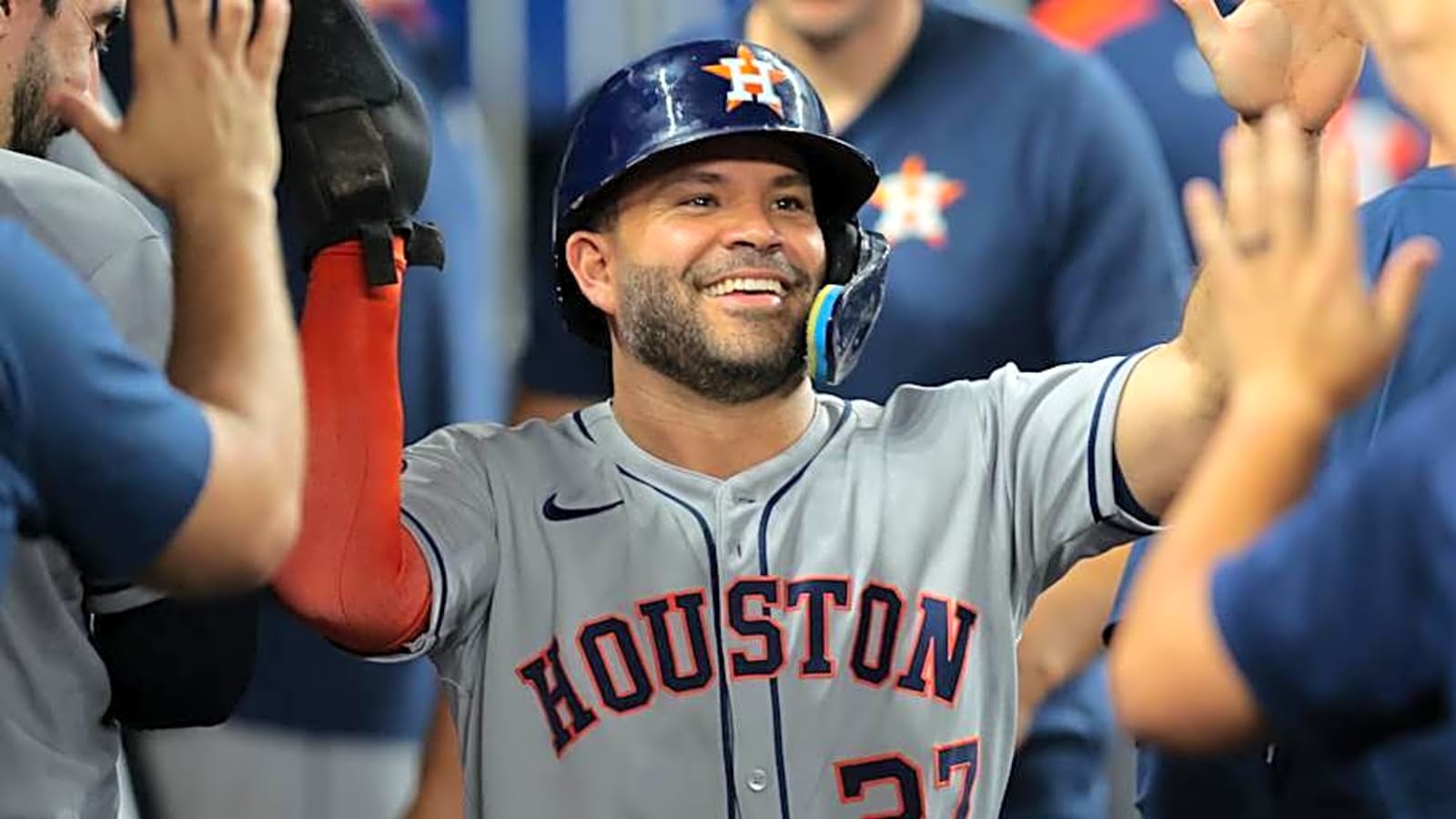 Houston Astros Fan Has Perfect Response to A's Latest Renderings in Las Vegas