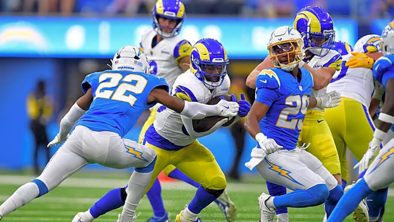  Raiders Shake Up Secondary With Former Rival Cornerback