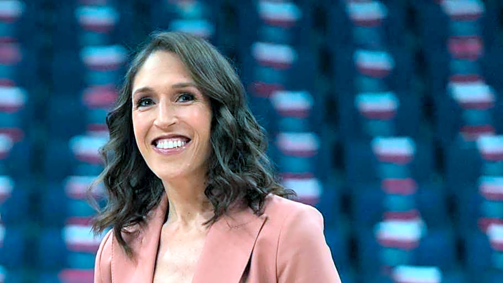 Rebecca Lobo Takes Definitive WNBA Rookie of the Year Stance