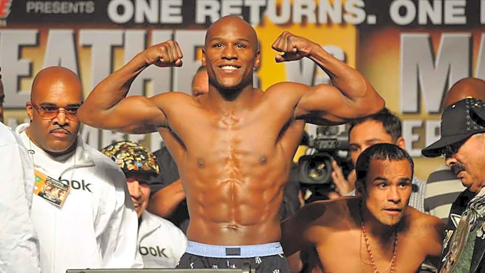 Floyd Mayweather Shuts Down Bankruptcy Rumors With ‘Cocky’ Jab