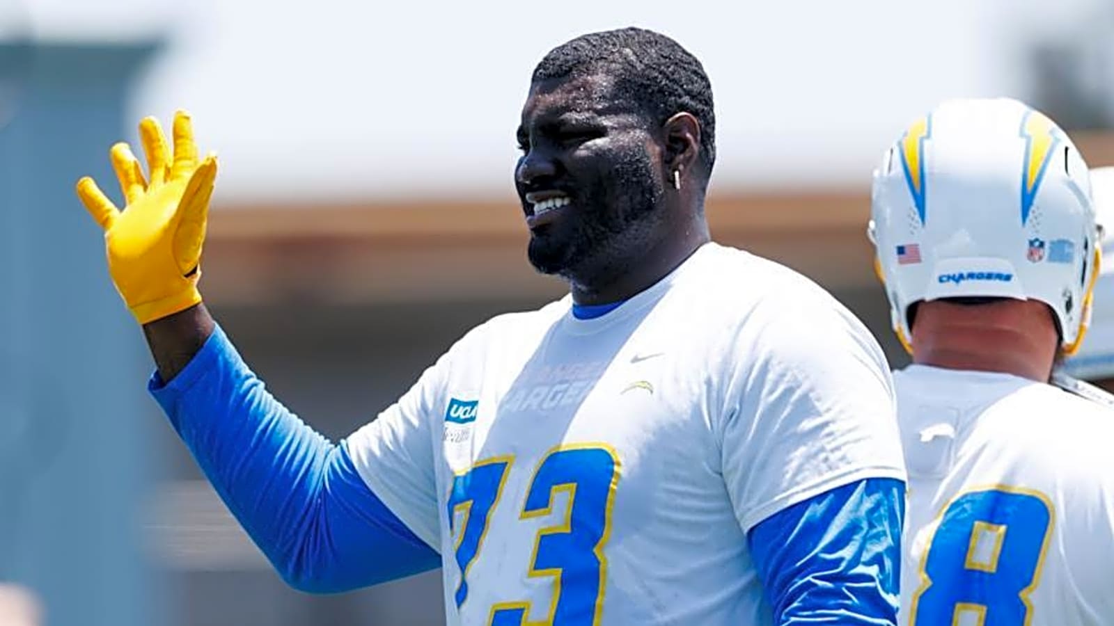 Chargers&#39; Mekhi Becton signing gets even better after Chiefs&#39; Trey Smith deal