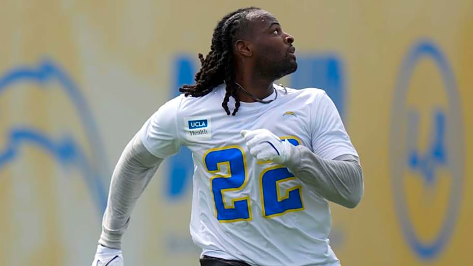 Chargers’ Najee Harris getting treatment at Stanford, eye injury forces NFI start