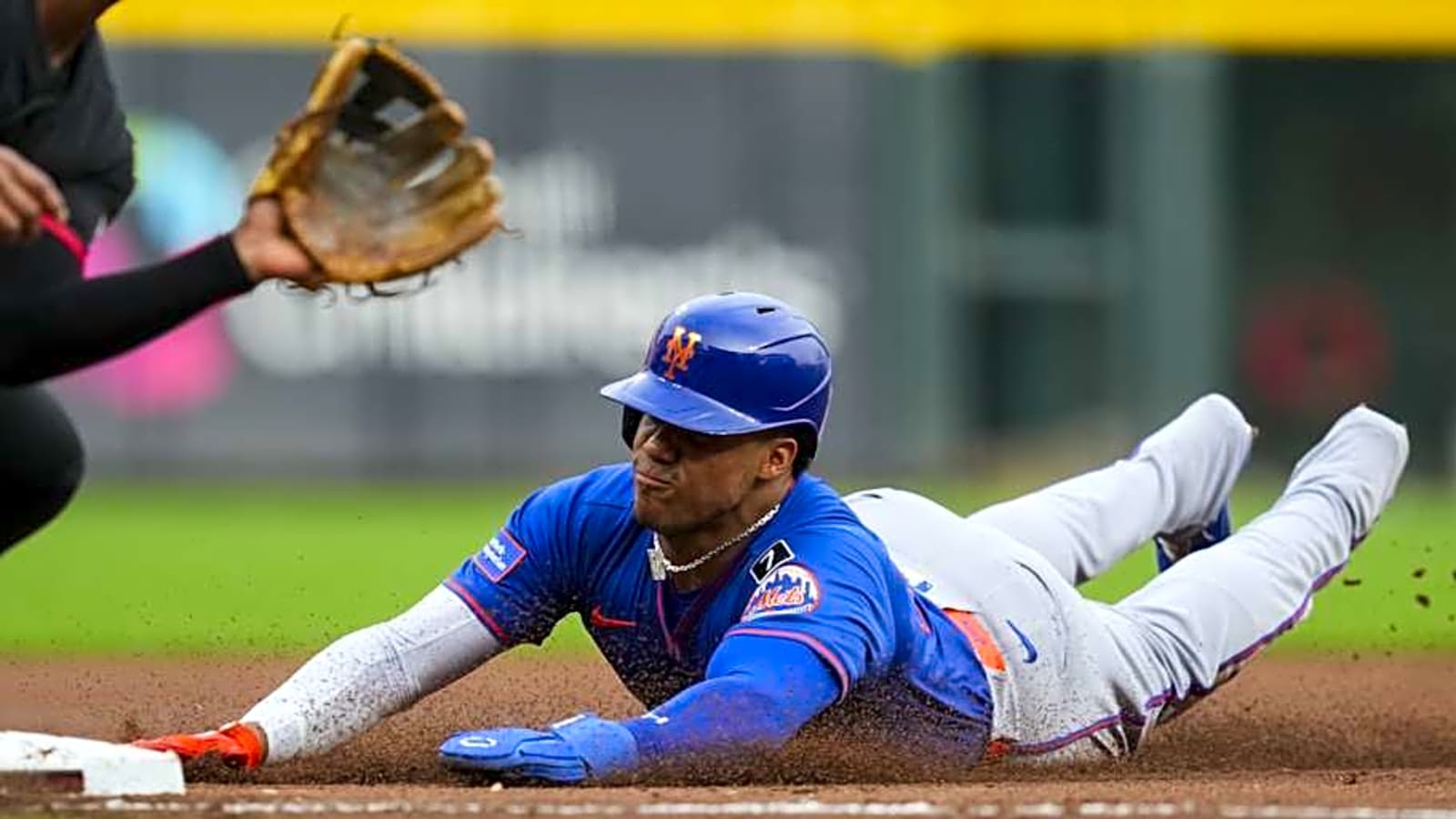 INSTANT REACTION: Reds Leave Bases Loaded in Ninth, Lose to Mets 5-4