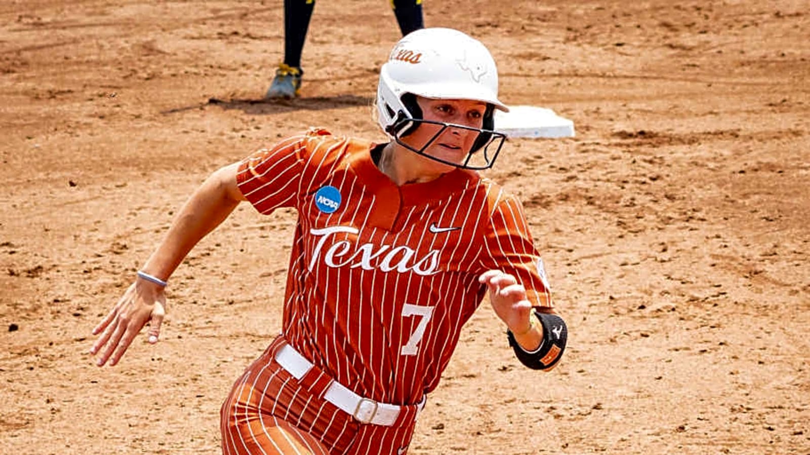 Texas Longhorns Softball Signs Arizona Wildcats Transfer