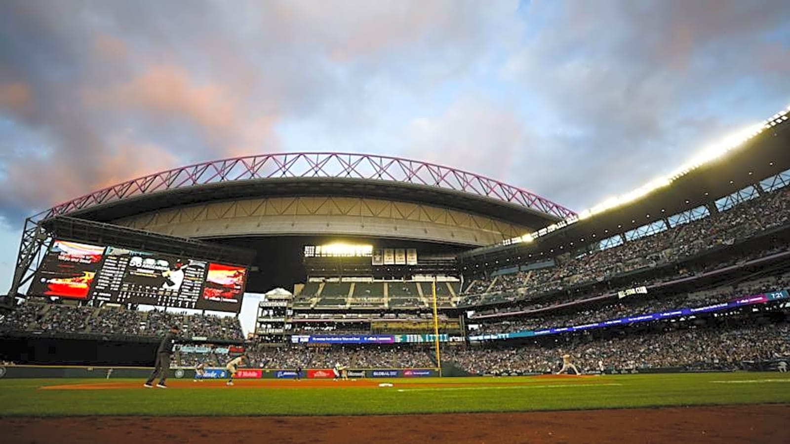 Seattle Mariners Share Heartwarming Social Media Post For Newly-Engaged Couple