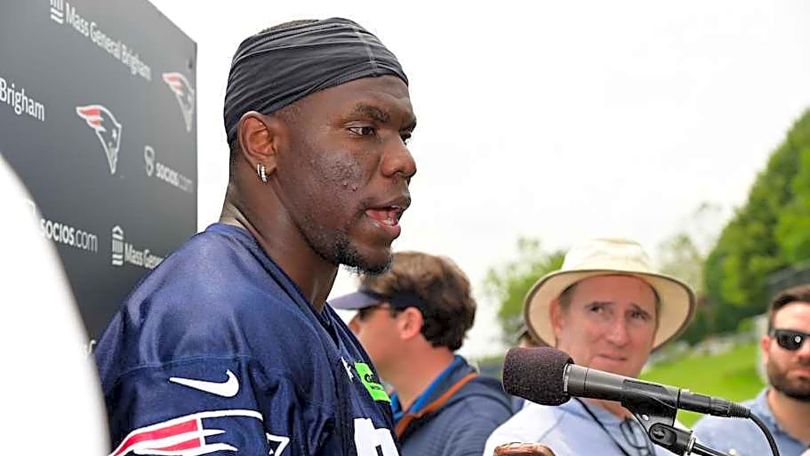 Patriots’ Keion White Compares Mike Vrabel to Bill Belichick