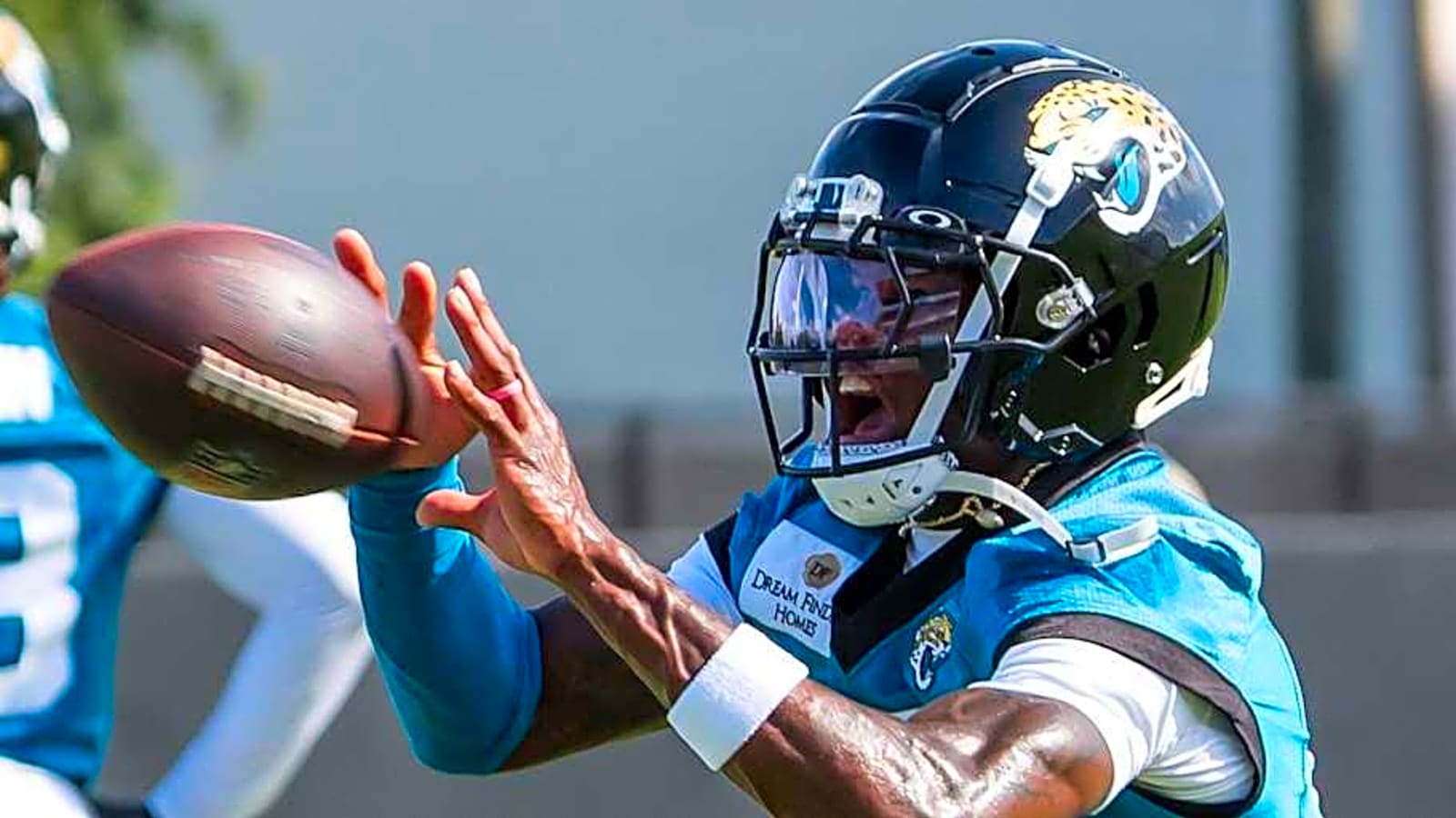 Analyst Sounds Off on Jaguars&#39; Travis Hunter&#39;s Progress