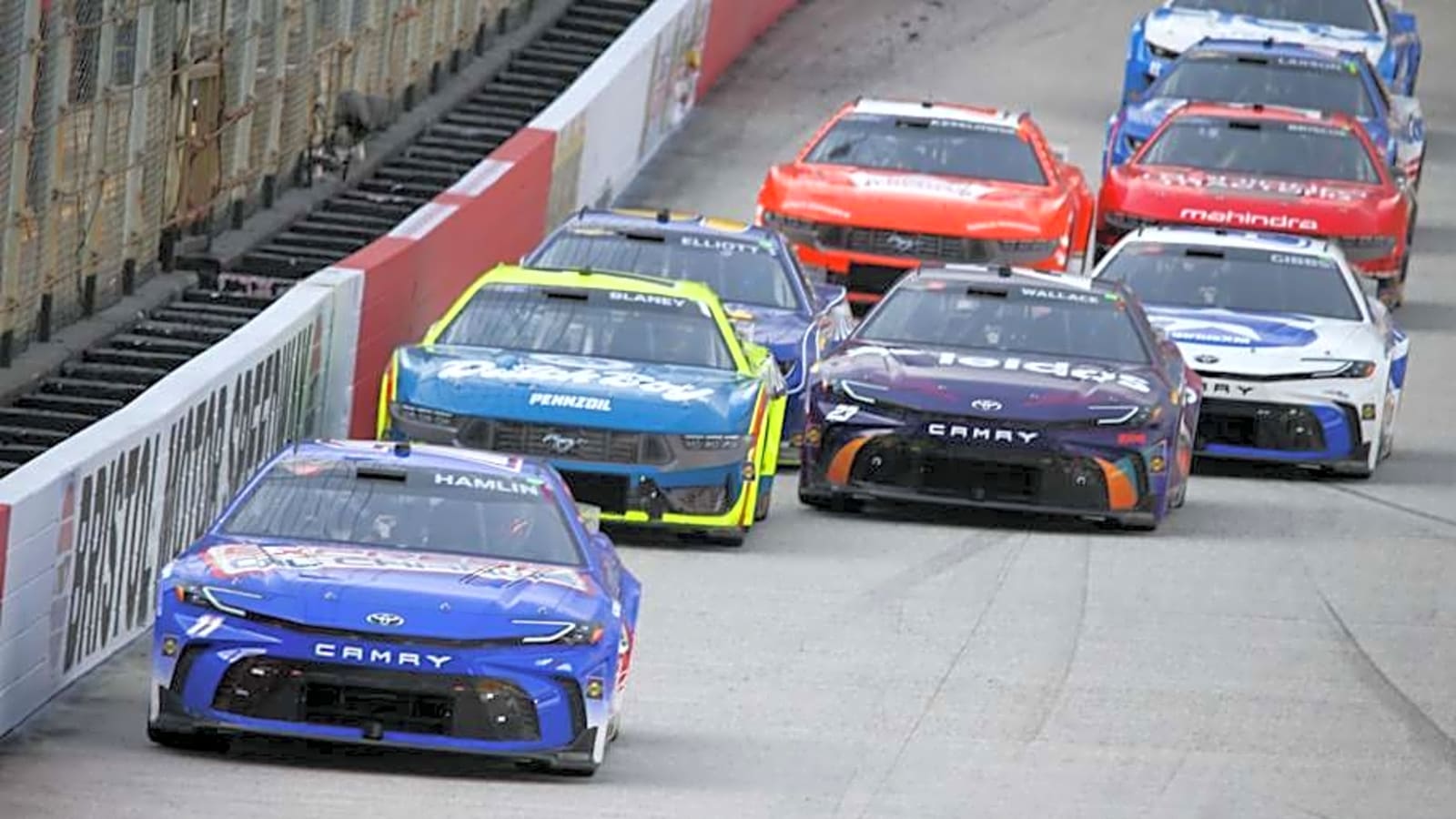 Previewing the NASCAR Cup Series Food City 500 at Bristol