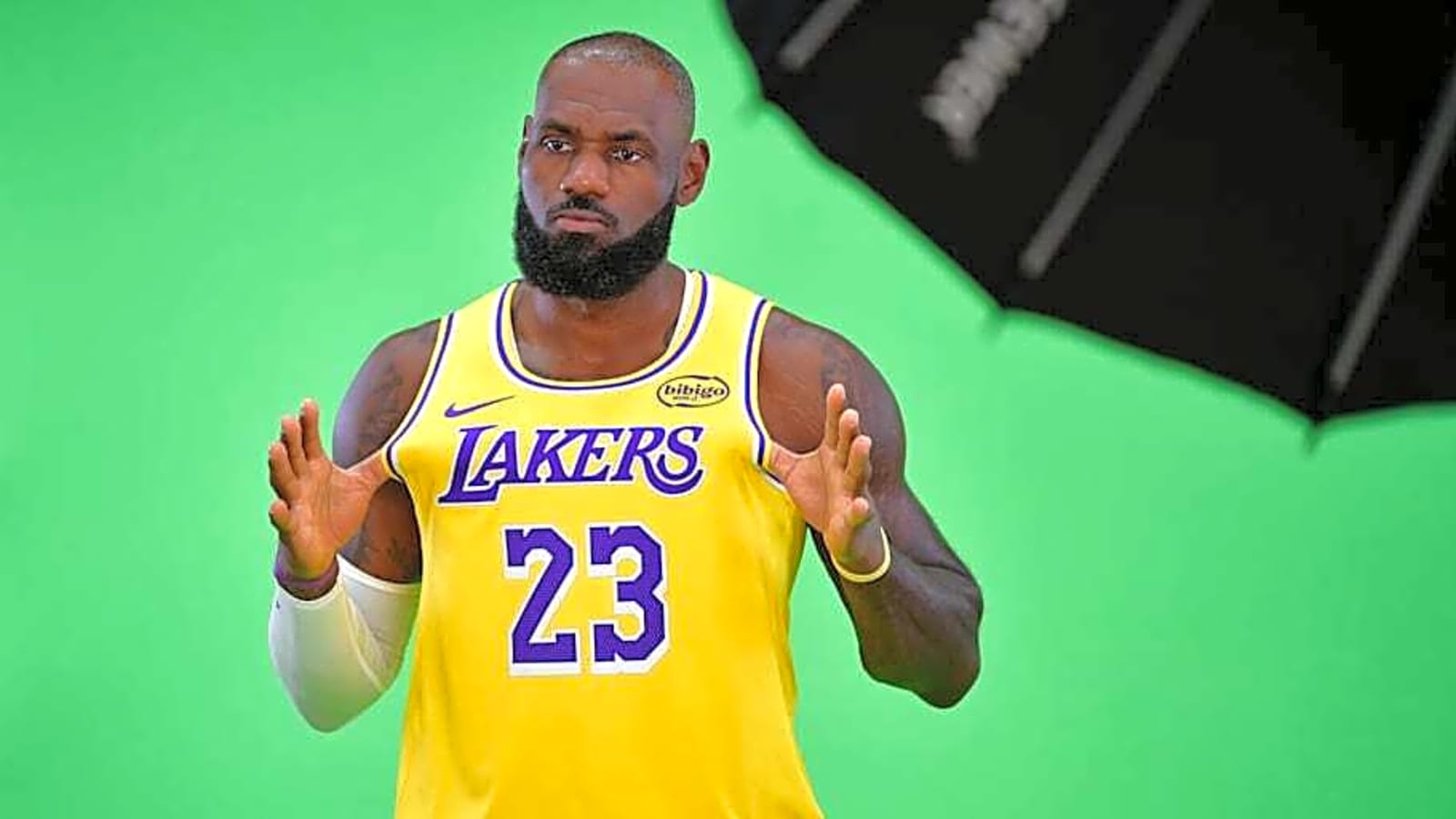 Lakers&#39; LeBron James Gifts Popular Streamer $200,000 Watch