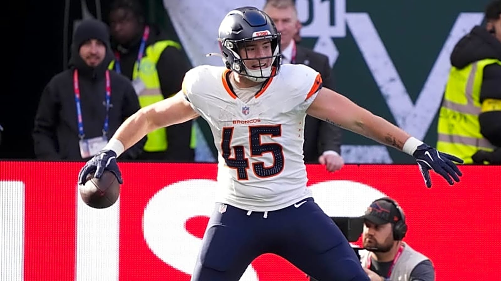 Broncos Re-Sign Backup TE to One-Year Deal