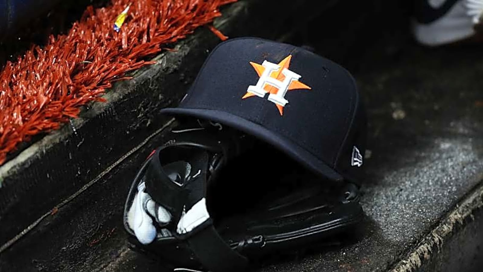 Astros Slugger Gives Less Than Encouraging Response When Asked About Injury