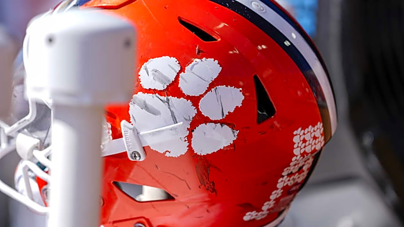 Top OL Recruit Chooses Georgia Over Clemson