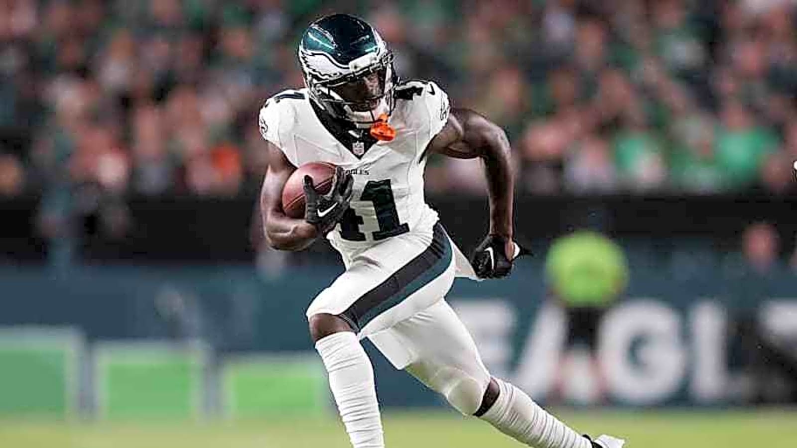 Final Eagles roster update leaves fans elated with new fan favorite making it