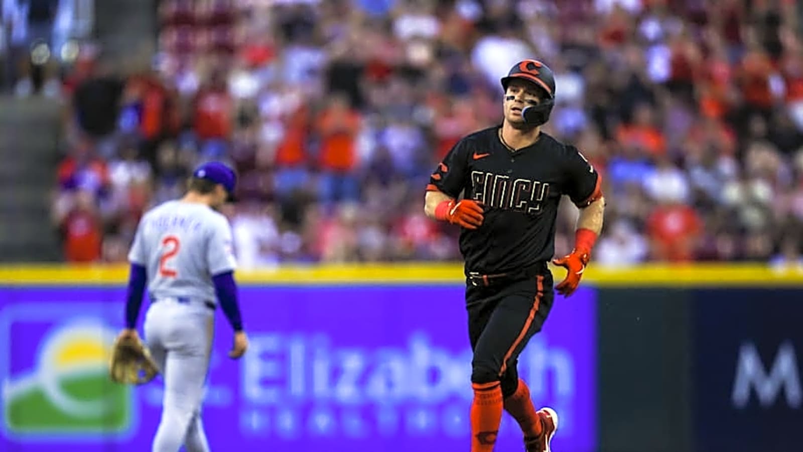 Cincinnati Reds Use Five Home Runs to Beat Chicago Cubs 7-4