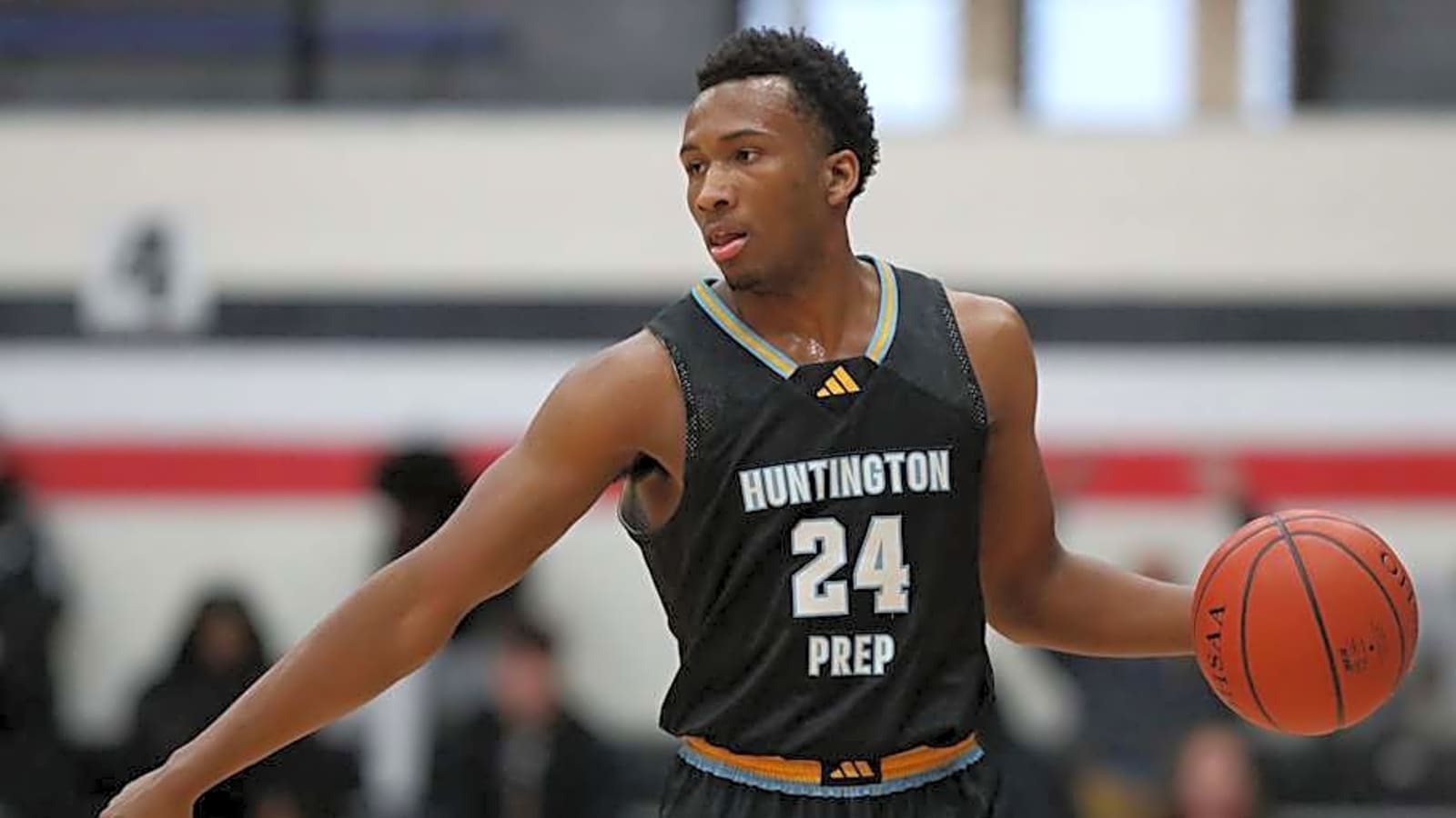 Analysts Pick AJ Dybantsa Over Darryn Peterson as Top 2025 Prospect