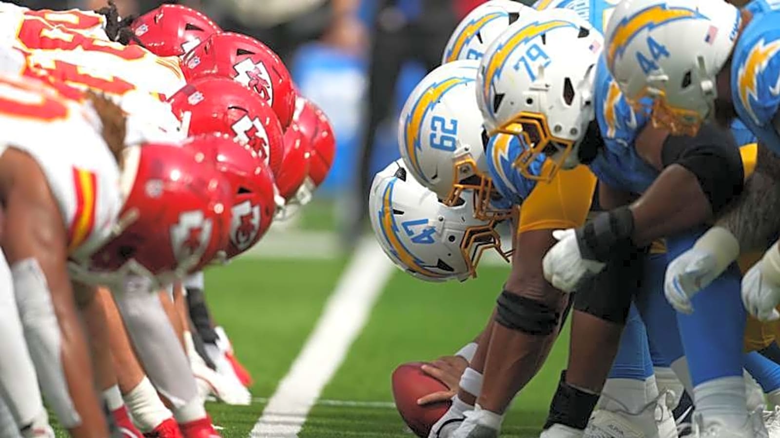 What Does Analyst Predict for Chiefs, AFC West?