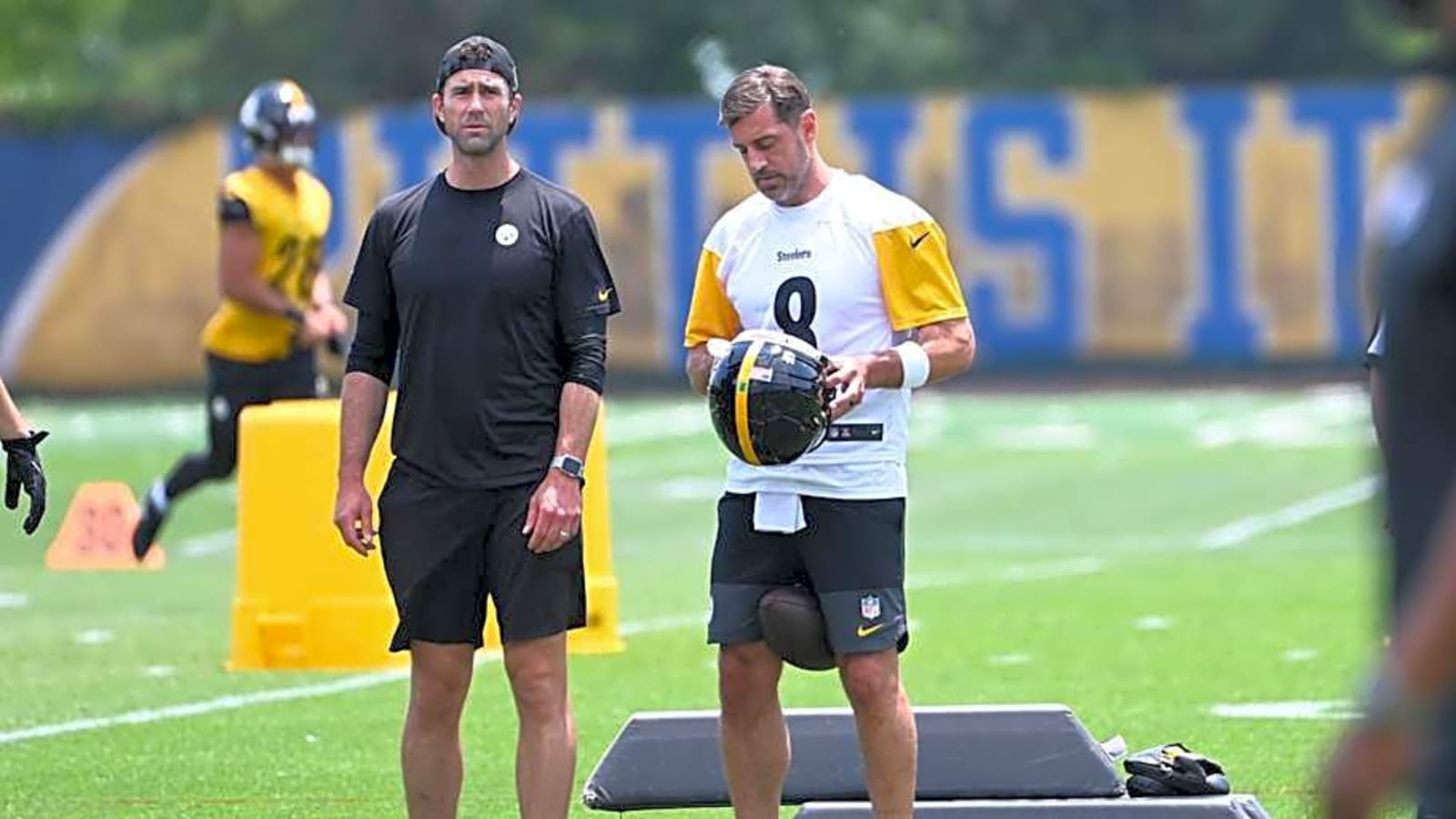 Steelers Analyst Makes Brutal Aaron Rodgers Prediction