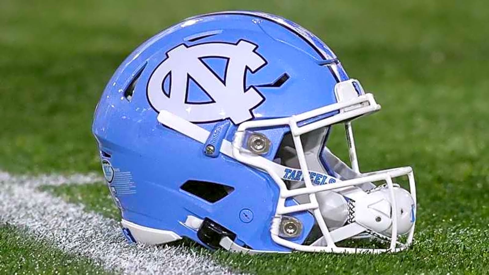 Tar Heels Extend Offer to Elite 2027 Lineman