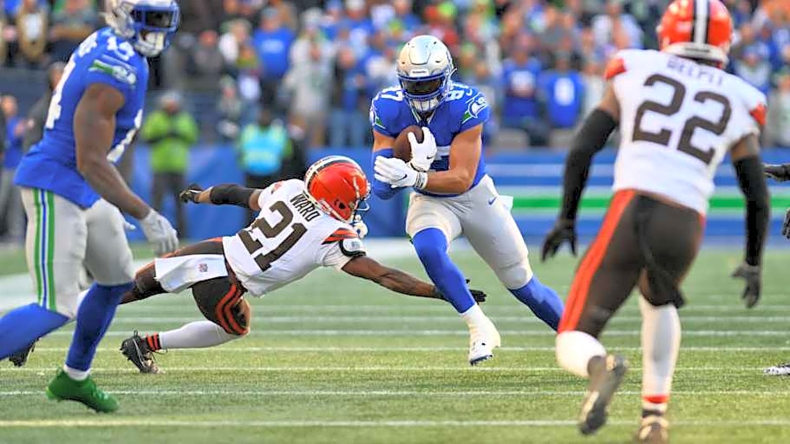Seahawks&#39; disappointing starter named potential cut candidate by analyst