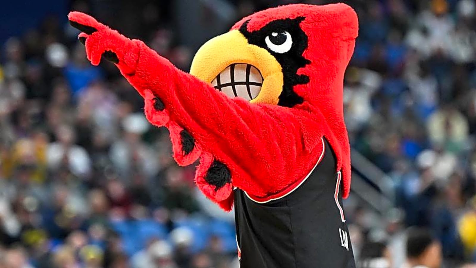 Louisville Reportedly Closes Gap on Kentucky With Milan Momcilovic Offer