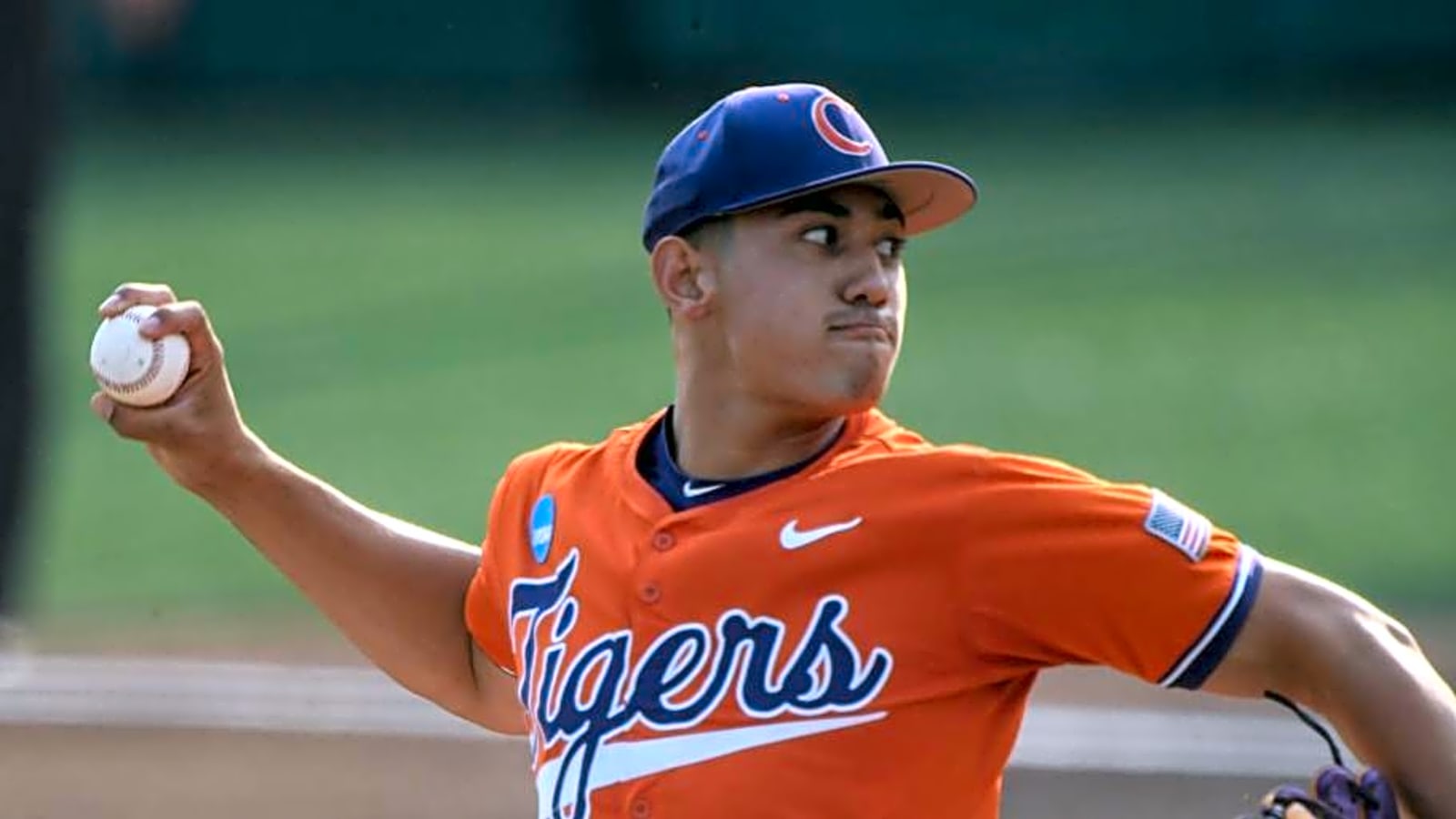 Clemson Pitching Dominates to Continue Undefeated Start