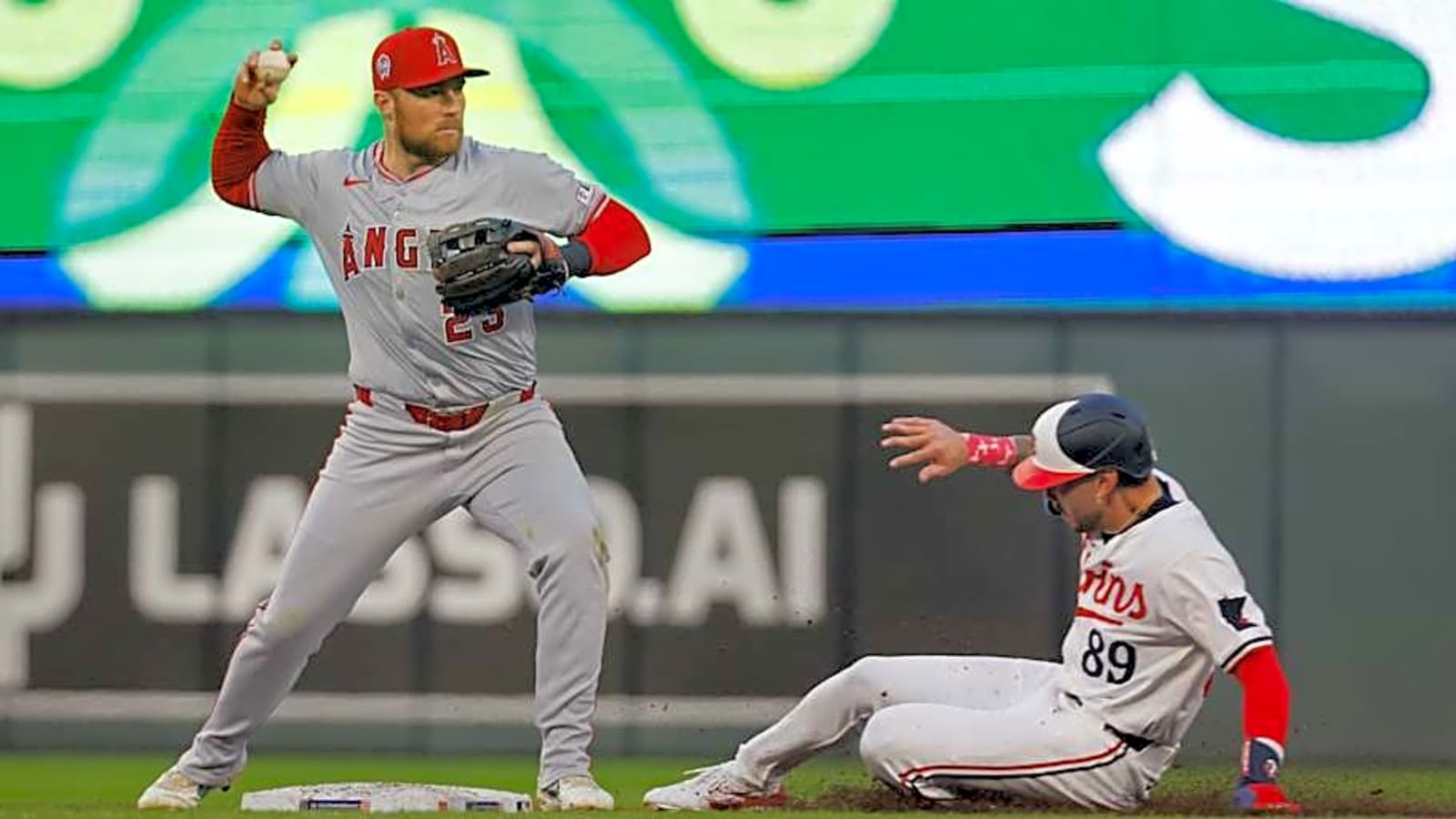 Angels Sign Silver Slugger Utility Man in Free Agency