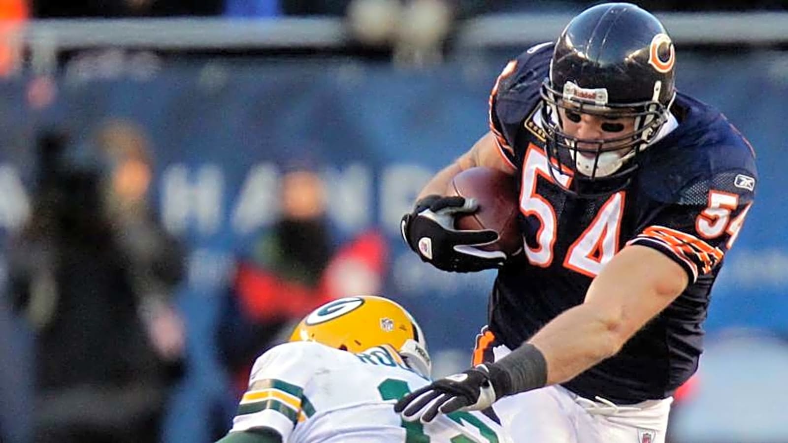 Brian Urlacher breaks Bears fans hearts with Aaron Rodgers comments